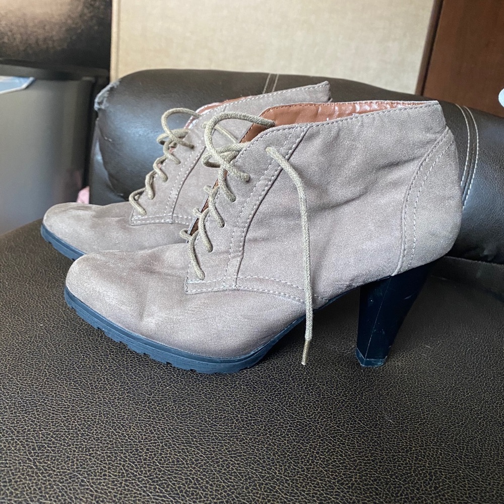 Heels - Picture 3 of 3